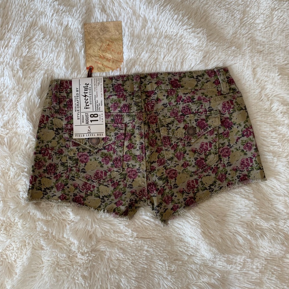 Shorts - Picture 2 of 2